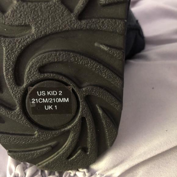 Boots - Picture 4 of 10